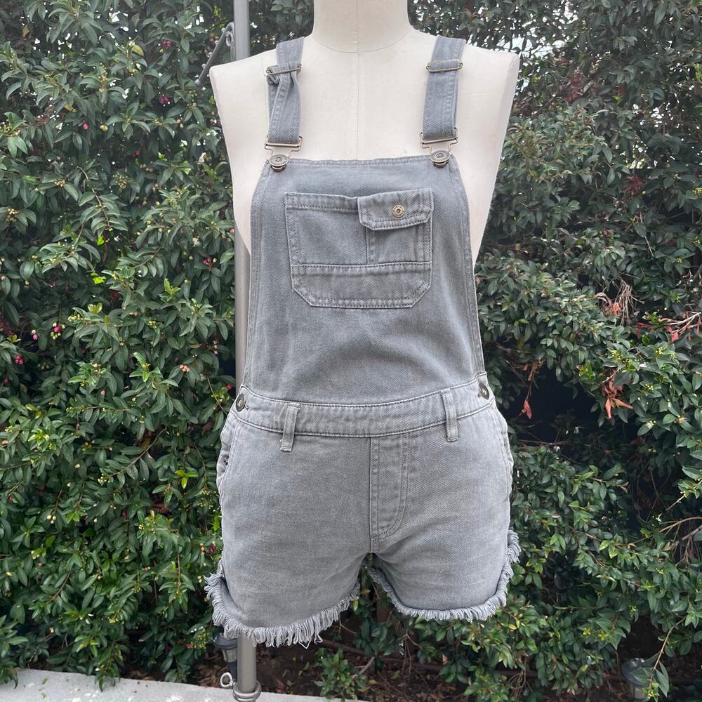 O’Neill Gray Denim Short Overalls Women’s Size 3 Distressed Frayed Hem Dungarees